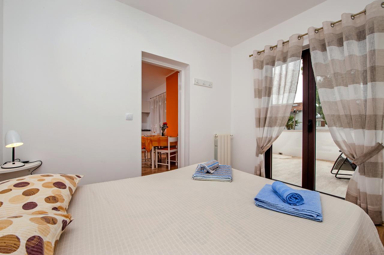 Apartments Roko Rovigno Esterno foto