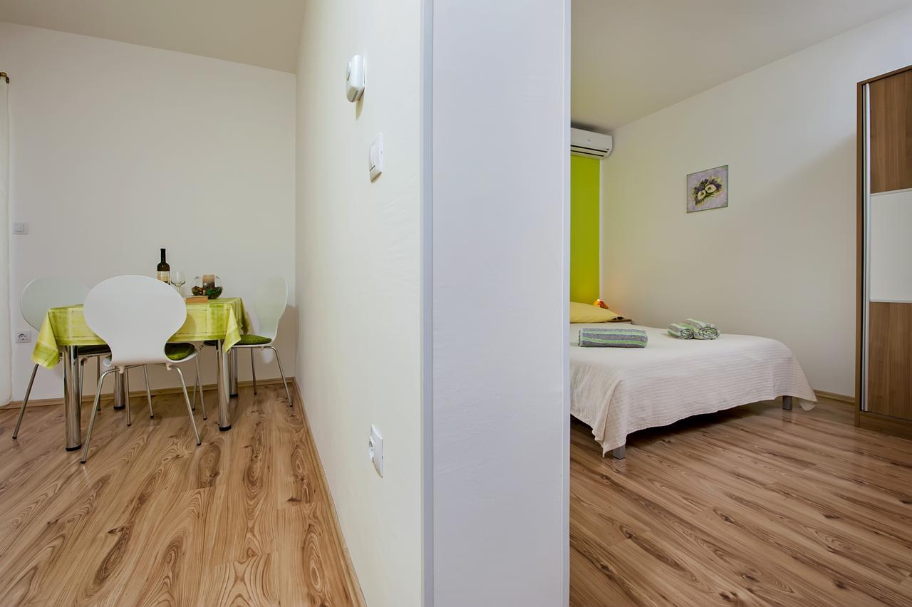 Apartments Roko Rovigno Esterno foto